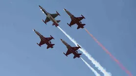 Türk Yıldızları Çorum Aile Festivali'nde Gösteri Uçuşu Düzenledi