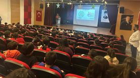 Kars'ta öğrenciler dijital dünyada nasıl güvende kalacağını öğrendi