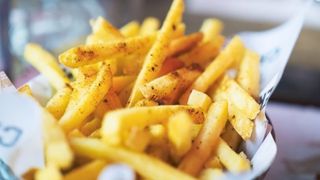 Çıtır patates kızartmasının püf noktası! Bir kaşık ekleyin fastfood'çulara son verin