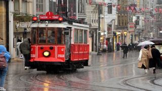 Fırtına İstanbul’u yıktı: Tekneler battı, evler sular altında kaldı! Bir kişi can verdi: