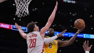 LeBron James’ten Alperen’e övgü
