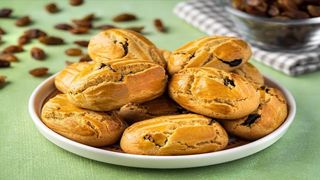 Misafirlerime çay saatinde ne yapacağım diye düşünmeye son! Çay saatlerinin yıldızı limonlu ve üzümlü kurabiye tarifi sizinle 