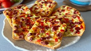 Evdeki bayat ekmek sayınız arttıysa, bu tarife koşun! Oldu bitti pizzası lezzetiyle düşman çatlatacak