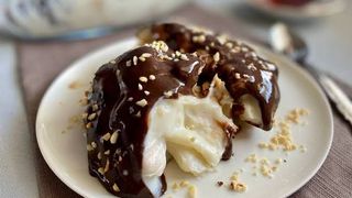 Yalancı Profiterol Nasıl Yapılır? (Kedidili Bisküvili Kolay Tarif)
