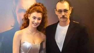 Erdal Beşikçioğlu’nun Kızı Derin Beşikçioğlu da Oyuncu Oldu: Çekiç ve Gül Dizisinde Baba Kız Rol Aldılar