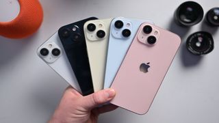 Apple, iPhone 15'in pilinin vaat edilen ömrün iki katına sahip olduğunu söylüyor!