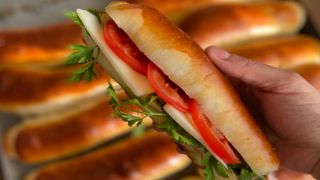 Evde dakikalar içerisinde sandviç ekmeğinizi kendiniz yapın! Mayısalı sandviç ekmeği tarifi