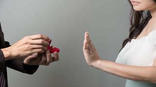 “ Evde kaldım” dönemi bitti mi? Akıllı ve güzel kadınlar neden evlenmiyor? İşte şaşırtıcı gerçekler