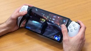 Google mühendisleri PSP oyunlarını taklit etmek için bir PlayStation Portal'ı modifiye etti!