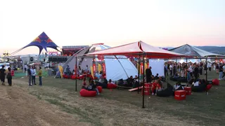 Kosova'da Sunny Hill Müzik Festivali 25 Bin Kişiyle Başladı