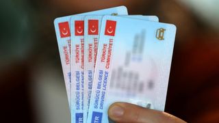 Ehliyet Yenileme Ücretlerinde Şok Farklar: 15 TL mi 1.220 TL mi?