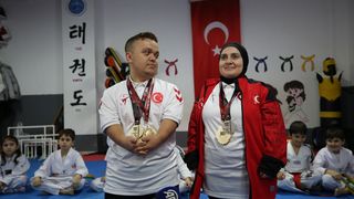 Akondroplazili Çift, Tekvandoda Altın Madalya Kazandı