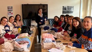 Artvin'de Öğretmenler, Deprem Bölgesindeki Öğrenciler İçin Atkı Ördü