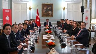 Cumhurbaşkanı Yardımcısı Yılmaz, Londra'da Uluslararası Yatırımcılarla Bir Araya Geldi