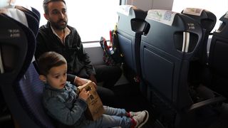 Çanakkale Deniz Zaferi'nin 110. Yıl Dönümünde Trenlerde Hoşaf ve Ekmek Dağıtıldı