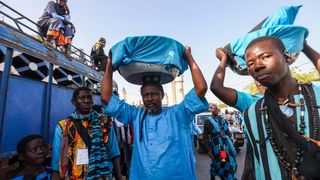 Senegal'de Müridi Tarikatı İhtiyaç Sahiplerine İftarlık Dağıttı