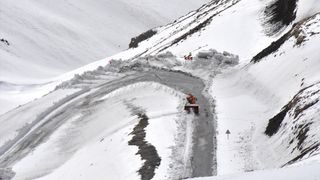 Van-Bahçesaray Yolu Ulaşıma Açıldı