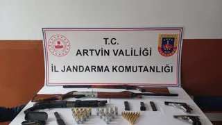Artvin ve Trabzon'da Silah Kaçakçılığı Operasyonu: 9 Zanlı Gözaltında
