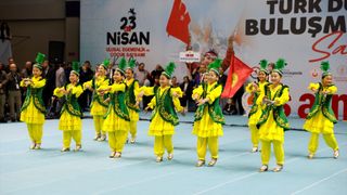 Samsun'da Uluslararası Türk Dünyası Çocuk Festivali Coşkulu Bir Dans Gösterisiyle Devam Etti