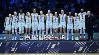 ZVVZ USK Prag Kadın Basketball Takımı, FIBA Avrupa Ligi'nde Şampiyonluğunu Kutladı