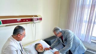 Ahmet Mekin, Kaldırımdan Düşerek Hastaneye Kaldırıldı
