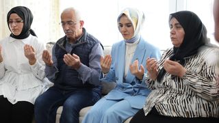 Aile ve Sosyal Hizmetler Bakanı Göktaş, Şehit Ailesini Ziyaret Etti