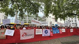 Almanya'da İnsani Yardım Kuruluşlarından Gazze İçin Uluslararası Hukukun Korunmasına Çağrı