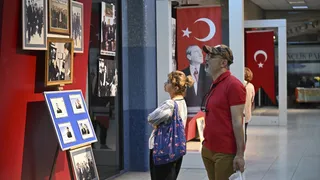 Ankara'da Bülent Ecevit'in 100. Doğum Yılı Anısına Fotoğraf Sergisi Açıldı