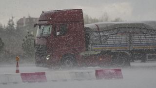 Ankara-Niğde Otoyolu'nda Yağmur ve Dolu Yağışı Etkili Oldu