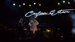 Antakya Medeniyetler Korosu ve Ceylan Ertem Bursa'da Konser Verdi