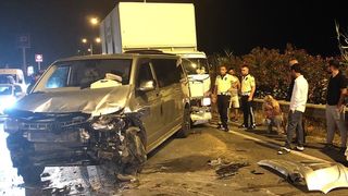 Antalya'da 5 Araçlı Zincirleme Trafik Kazası: 3 Yaralı