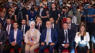 Bakan Işıkhan, Genç İşçiler Kurultayı'nda Gelecek Vizyonunu Paylaştı
