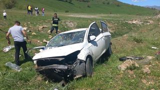 Bingöl'de Trafik Kazası: Baba Hayatını Kaybetti, Anne ve Bebeği Yaralandı