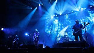 Bursa'da Gençlik Şenliği: Mor ve Ötesi Konser Verdi