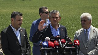 CHP Genel Başkanı Özel'den İmamoğlu'na Destek Ziyareti