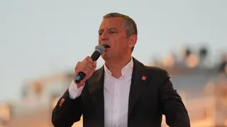 CHP Genel Başkanı Özgür Özel, İzmir Mitinginde Terörsüz Türkiye Vurgusu Yaptı