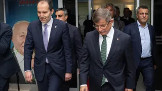 Davutoğlu, Yeniden Refah Partisi Genel Başkanı Erbakan'ı Ziyaret Etti
