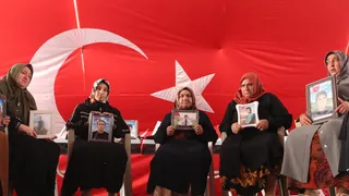 Diyarbakır Anneleri, Evlatlarına Kavuşmak İçin Nöbet Tutmaya Devam Ediyor