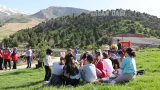 Erzincan'da Aileler, Dijital Detoks Kampı ile Teknolojiden Uzak 3 Gün Geçirdi