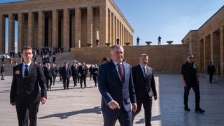 Gençlik ve Spor Bakanı Osman Aşkın Bak, 19 Mayıs’ta Anıtkabir’i Ziyaret Etti