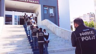 Iğdır'da Uyuşturucu Ticareti Yapan 10 Zanlı Tutuklandı