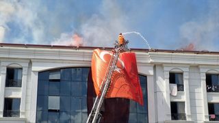 Iğdır'daki Öğrenci Yurdunun Çatı Katında Yangın Kontrol Altına Alındı