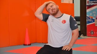 İşitme Engelli Milli Judocu Öğretmen, Öğrencilerine İlham Veriyor