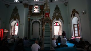Kemeraltı Camisi Restorasyonu Tamamlandı ve İbadete Açıldı