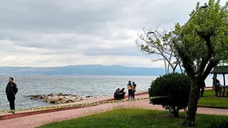 Kocaeli'nin Karamürsel İlçesinde Kayalıklarda Erkek Cesedi Bulundu