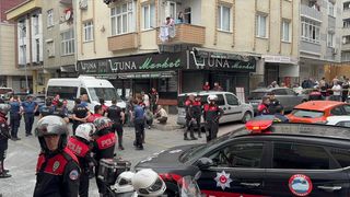 Küçükçekmece'de Polise Bıçaklı Saldırı Girişimi