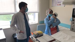 Kütahya'da 34 Haftalık Bebekten 445 Gram Tümör Çıkarıldı