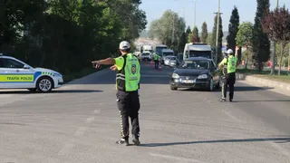 Kütahya'da Polisten Yöresel Lezzet İkramı