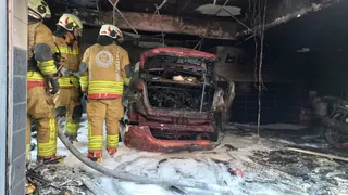 Manisa'da Oto Yıkamacıda Yangın: 1 Kişi Yaralandı