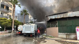 Mersin'de Ses ve Görüntü Sistemleri Fabrikasında Yangın Çıktı